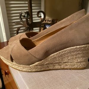 Kanna taupe wedges